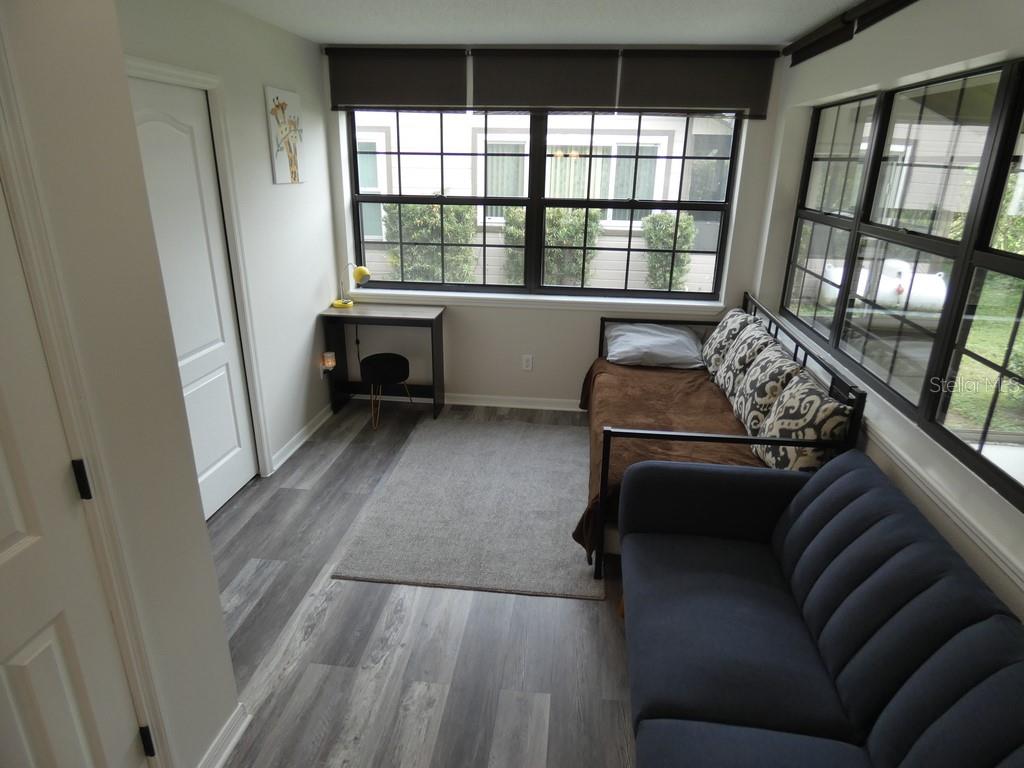 Listing photo id 7 for 6534 Foxmoor Drive
