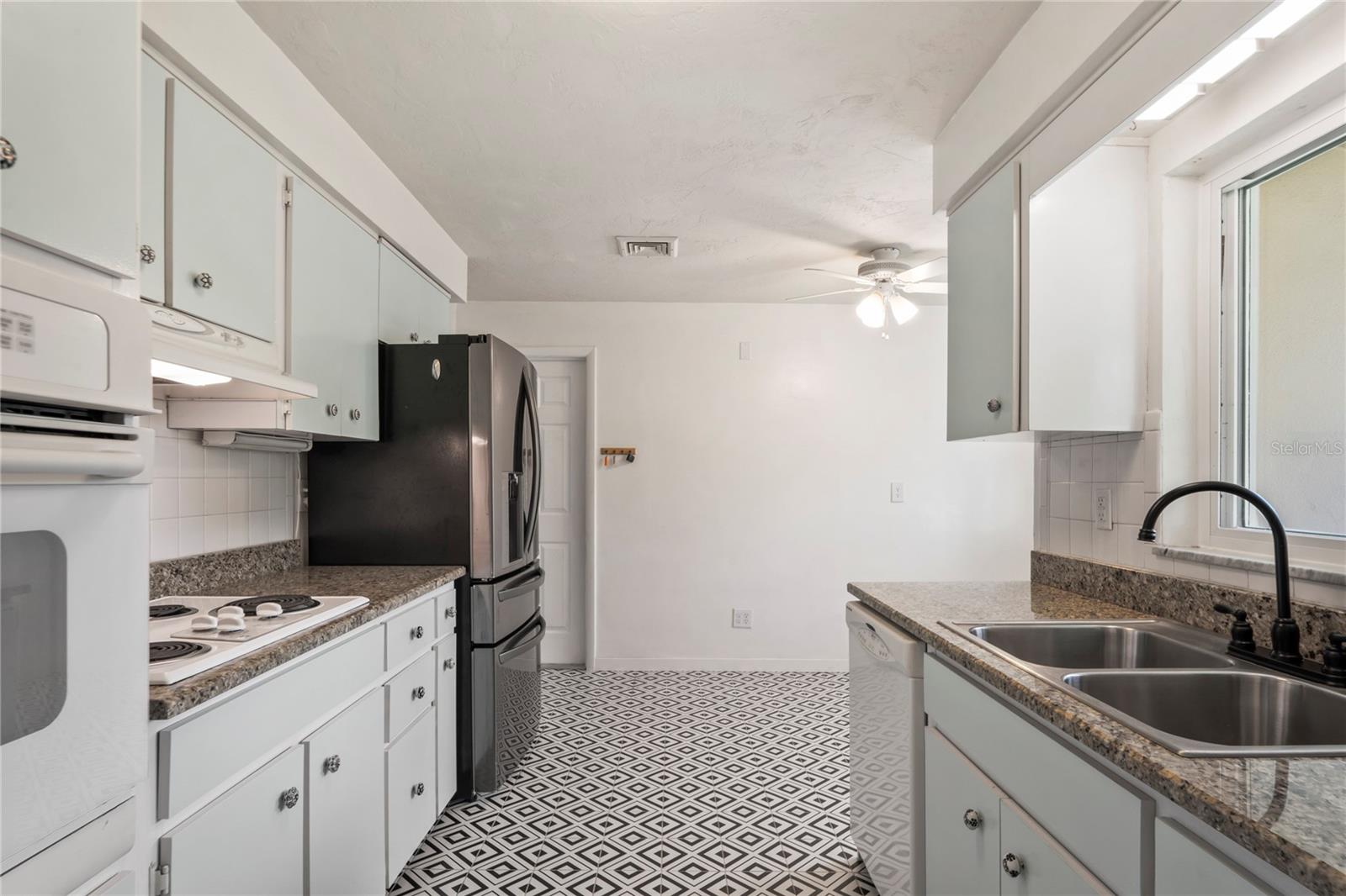 Image 7 of 55 For 1282 Palm Street
