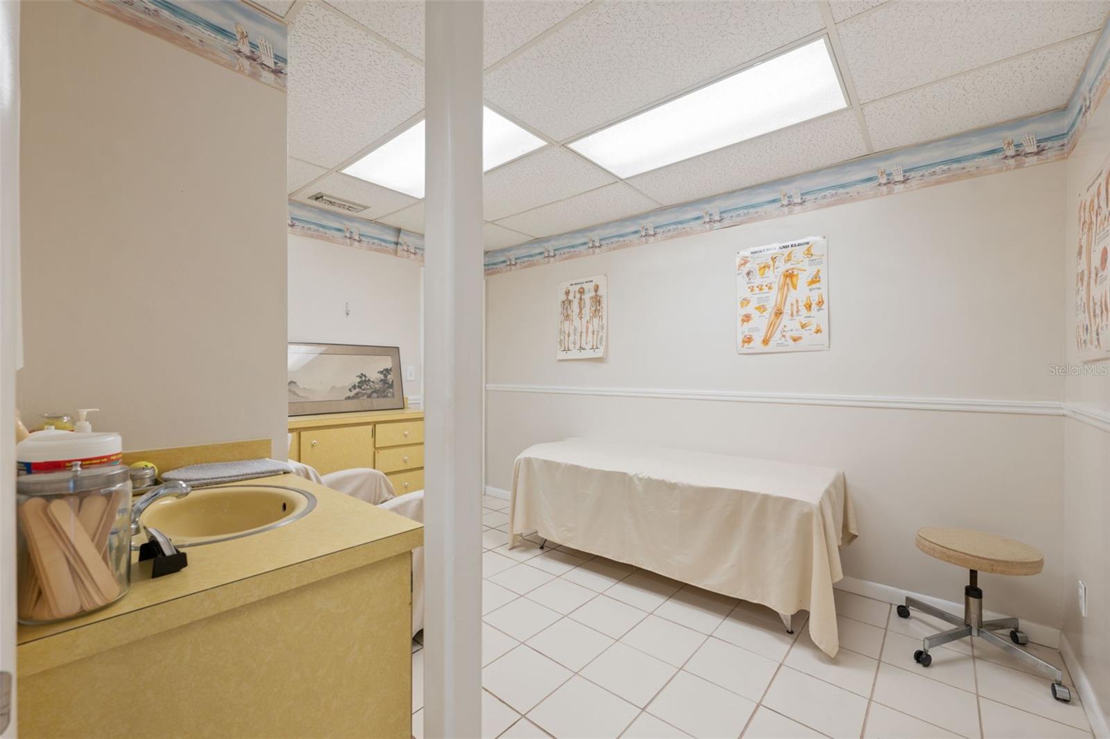 Image 11 of 41 For 2101 Indian Rocks Road S