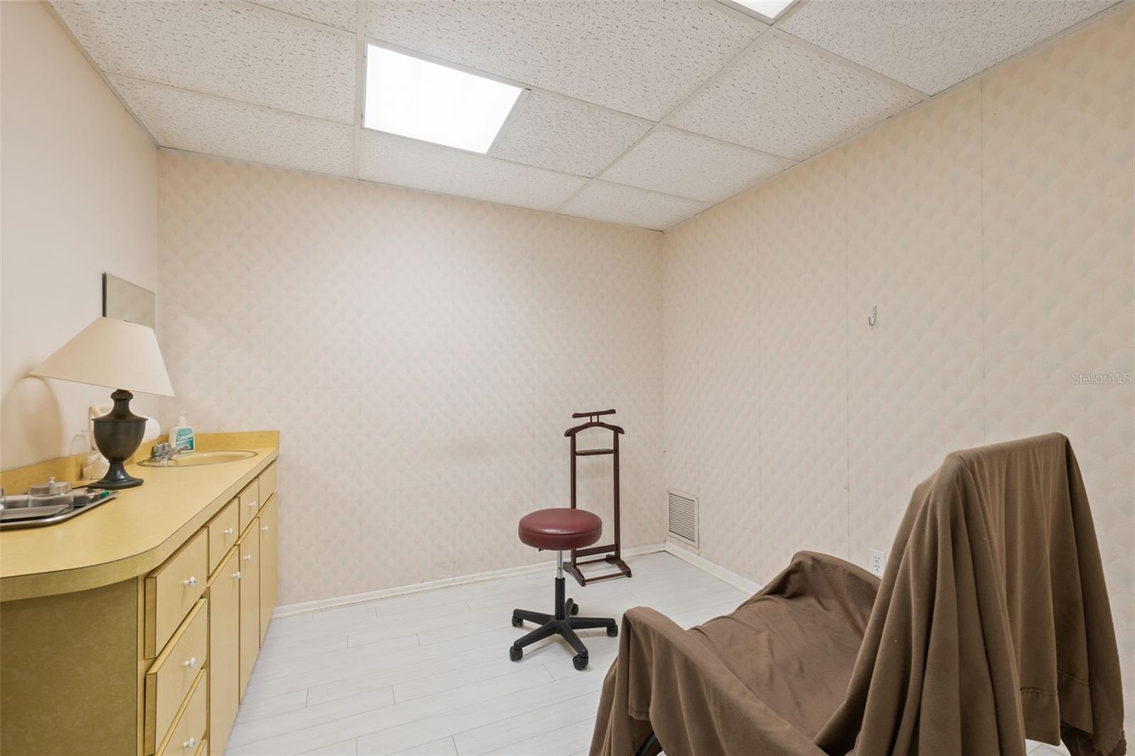 Image 13 of 41 For 2101 Indian Rocks Road S