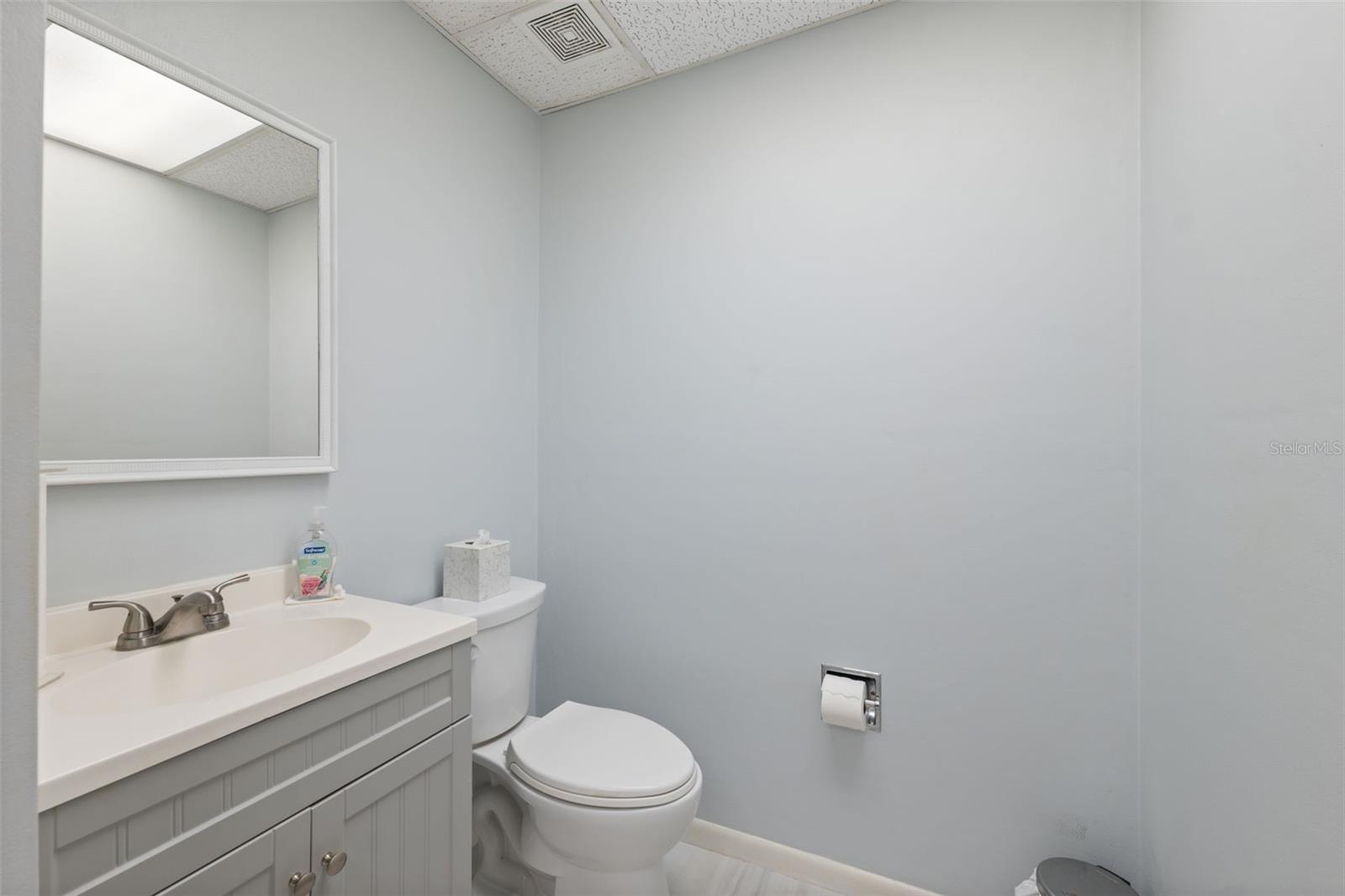 Image 17 of 41 For 2101 Indian Rocks Road S