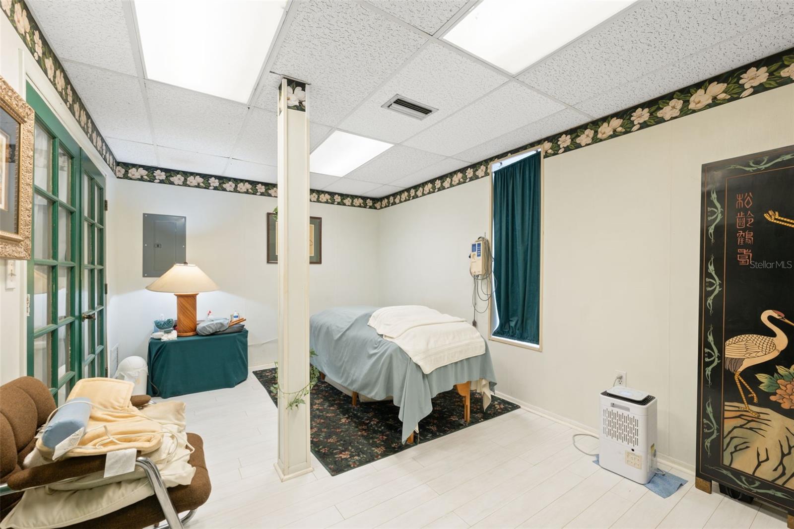 Image 18 of 41 For 2101 Indian Rocks Road S