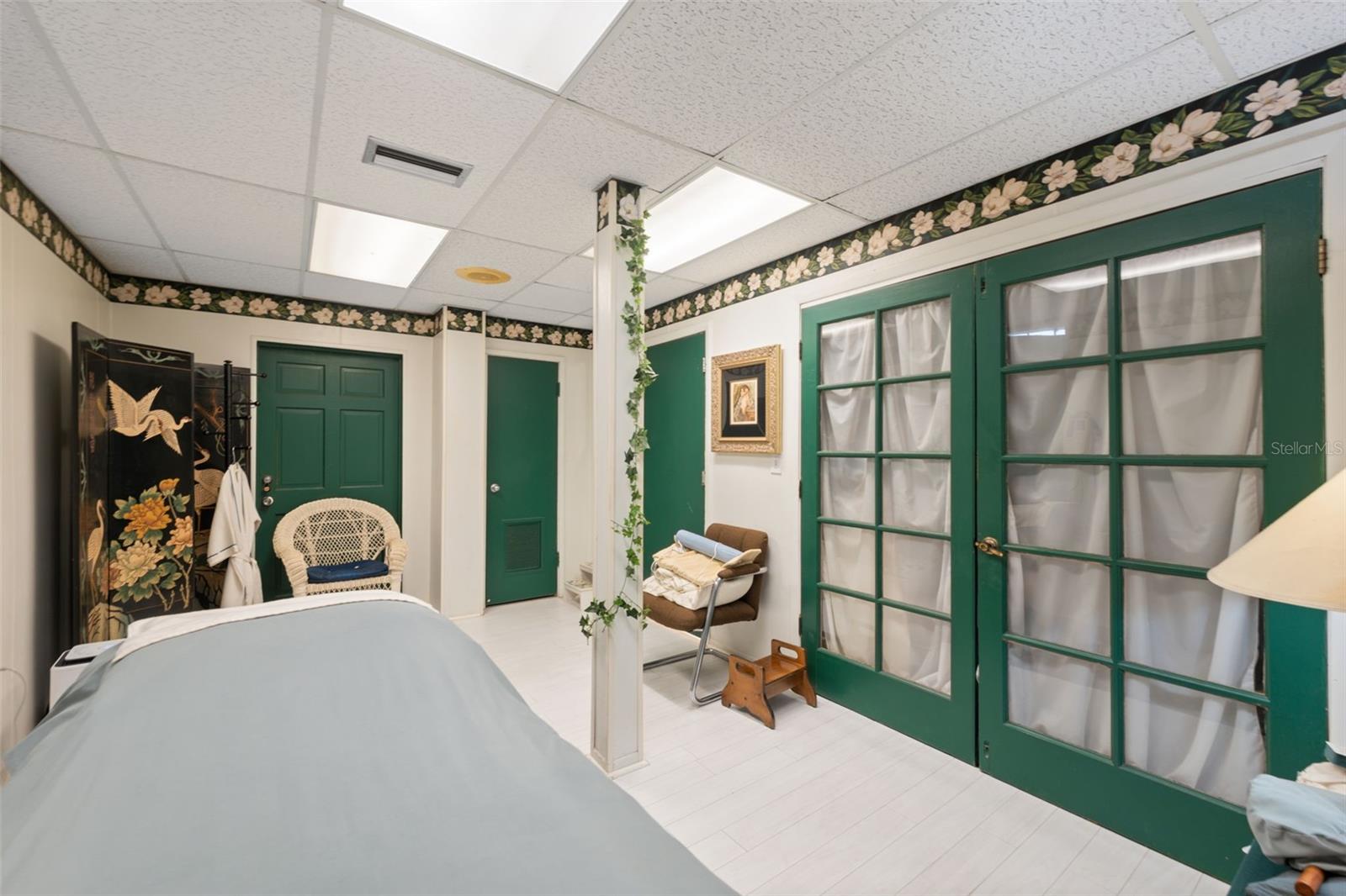 Image 19 of 41 For 2101 Indian Rocks Road S