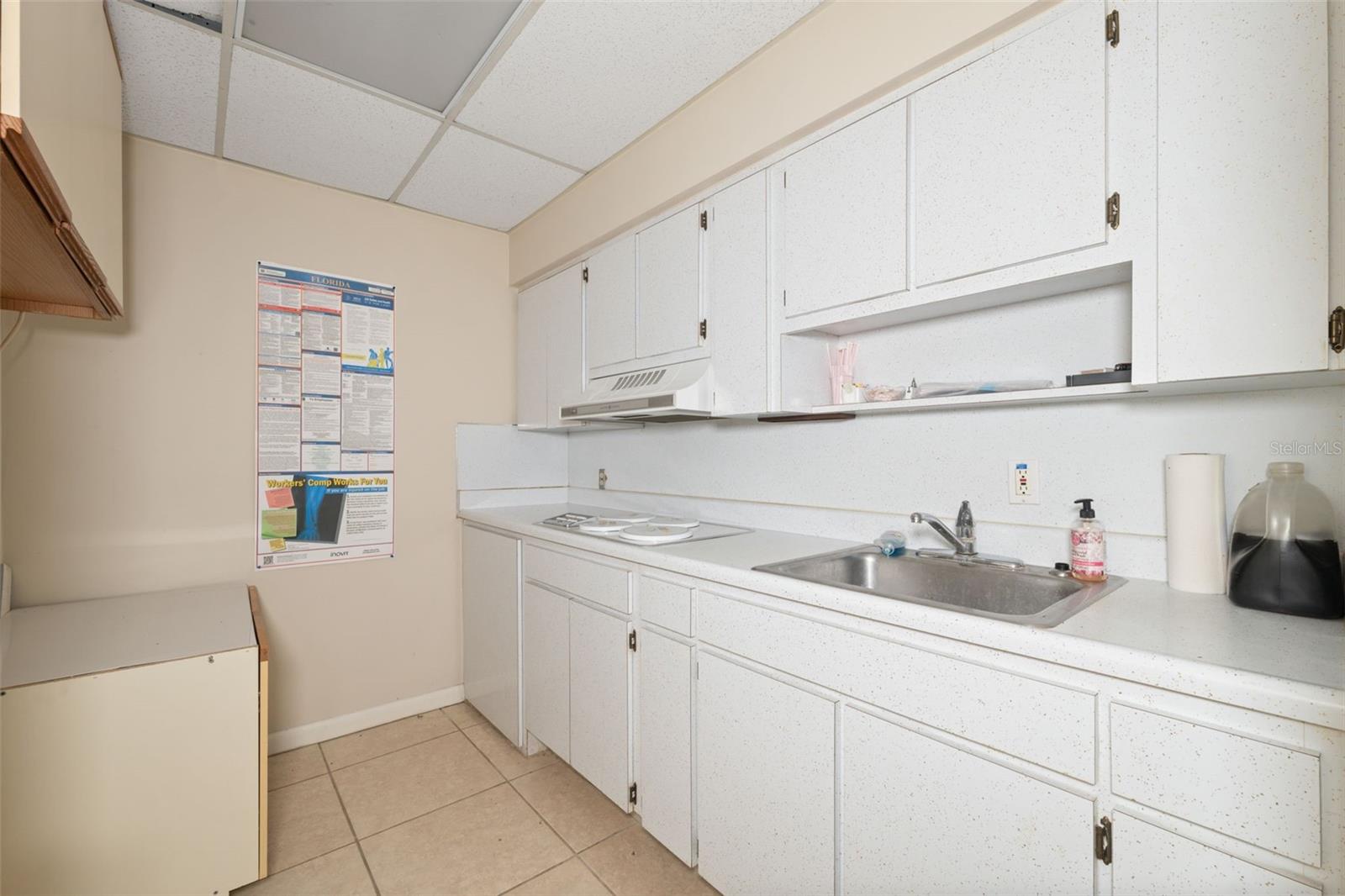 Image 28 of 41 For 2101 Indian Rocks Road S