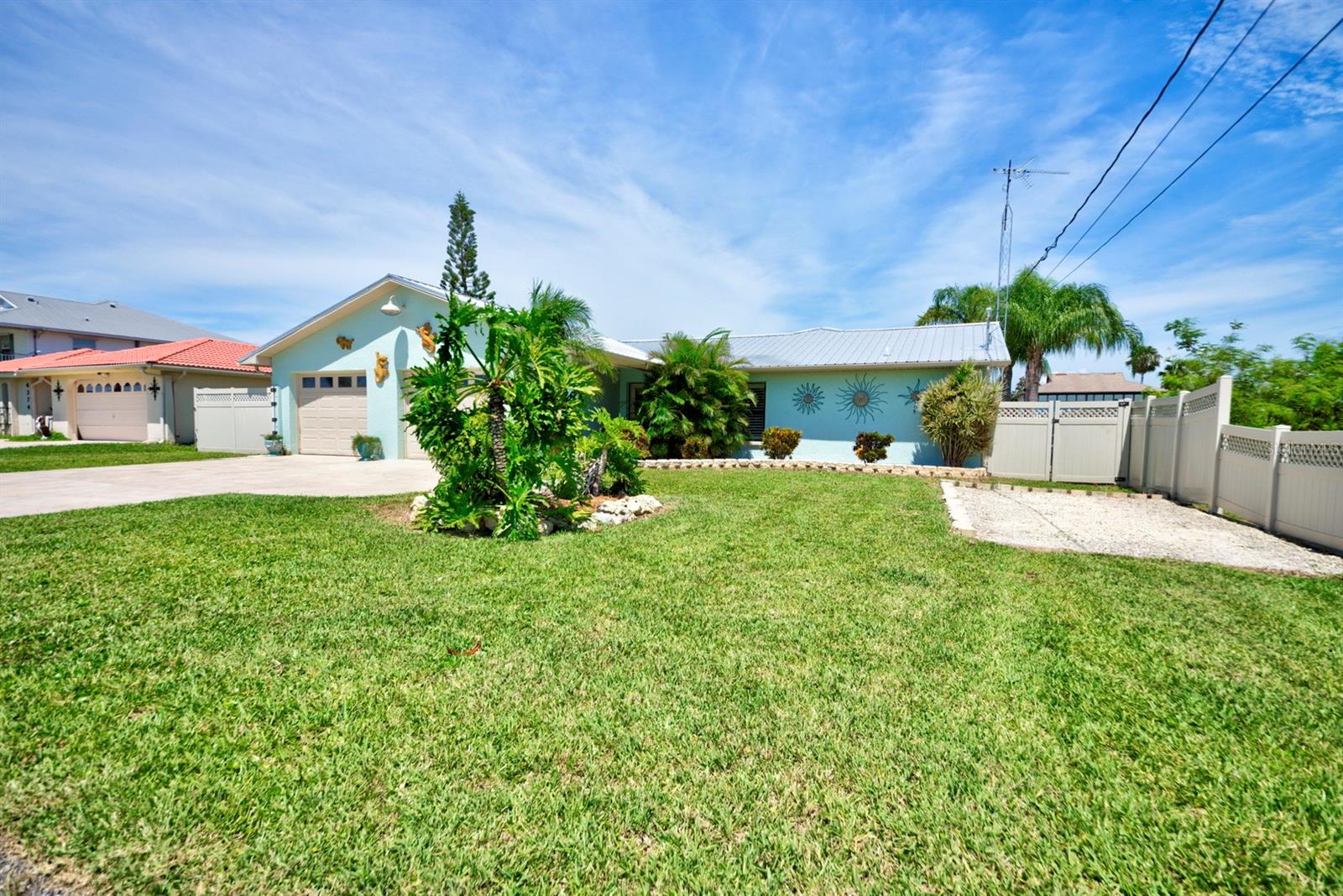 Listing photo id 0 for 4266 Deleon Drive