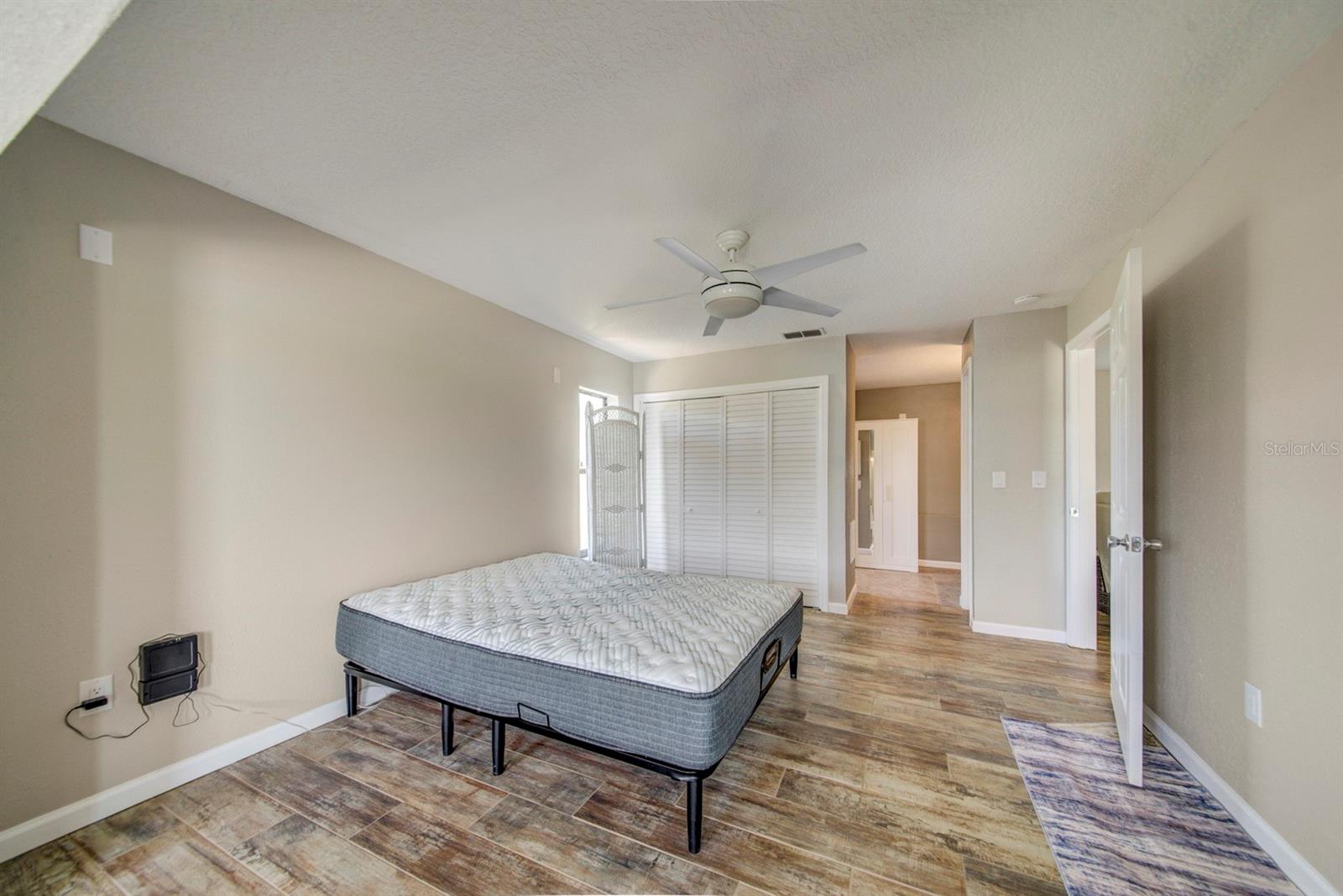 Listing photo id 19 for 4266 Deleon Drive