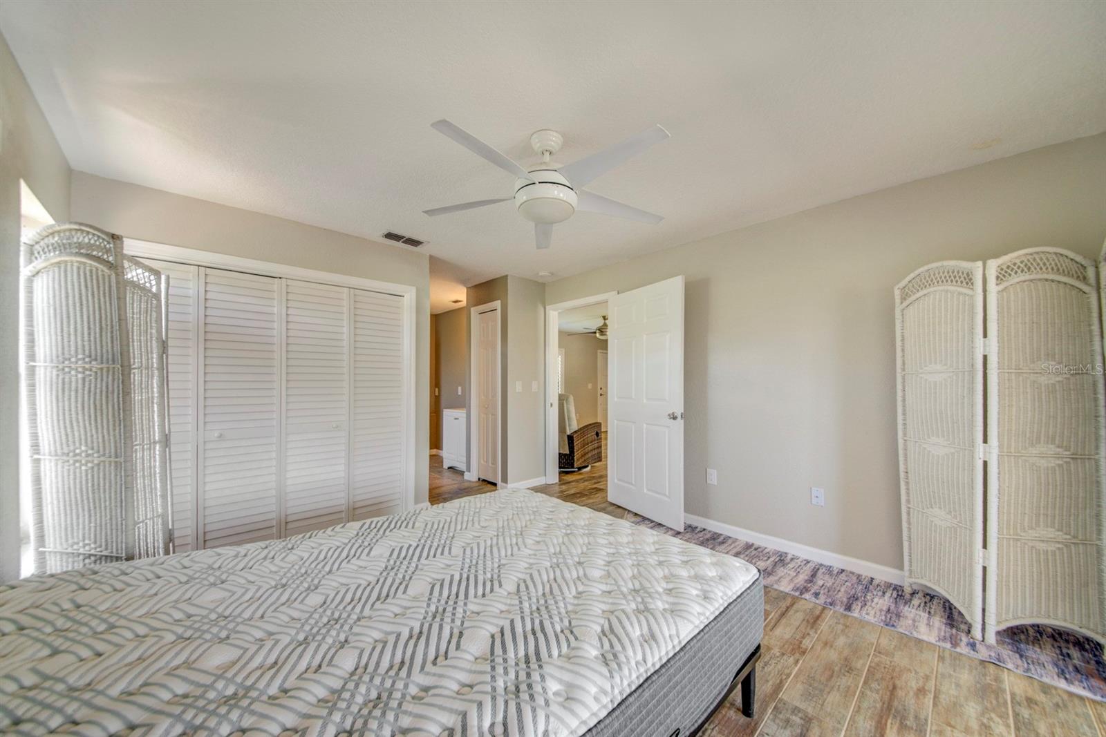 Listing photo id 20 for 4266 Deleon Drive