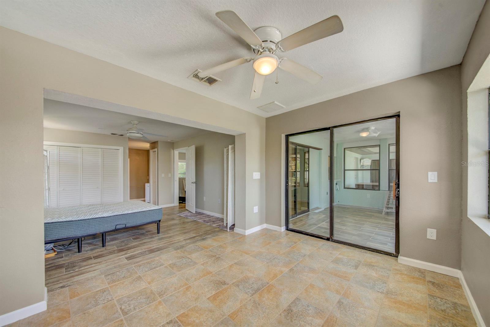 Listing photo id 22 for 4266 Deleon Drive