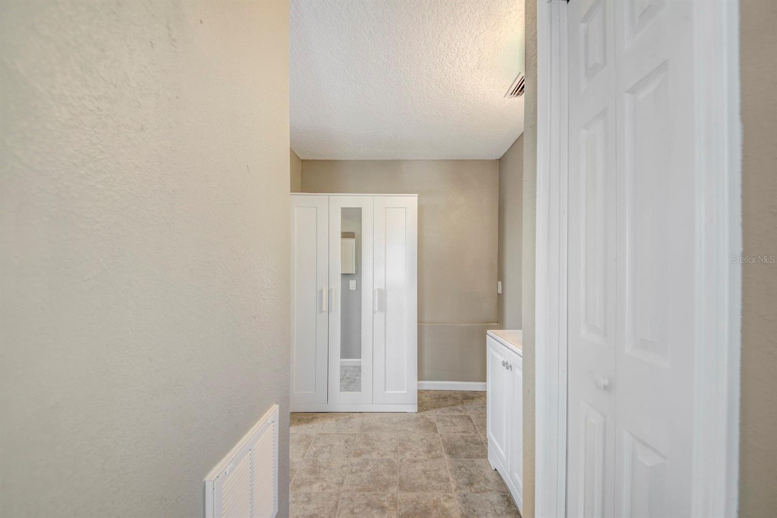 Listing photo id 23 for 4266 Deleon Drive