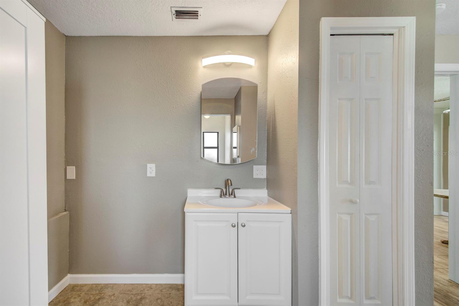 Listing photo id 24 for 4266 Deleon Drive