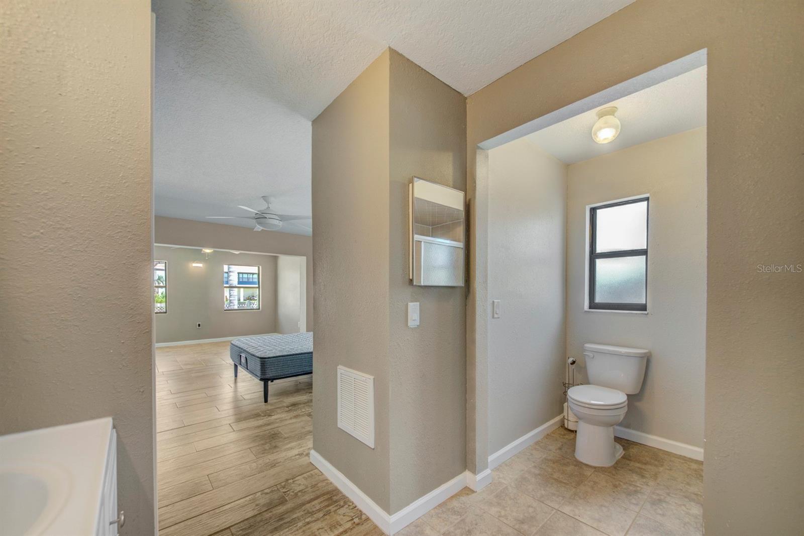 Listing photo id 25 for 4266 Deleon Drive