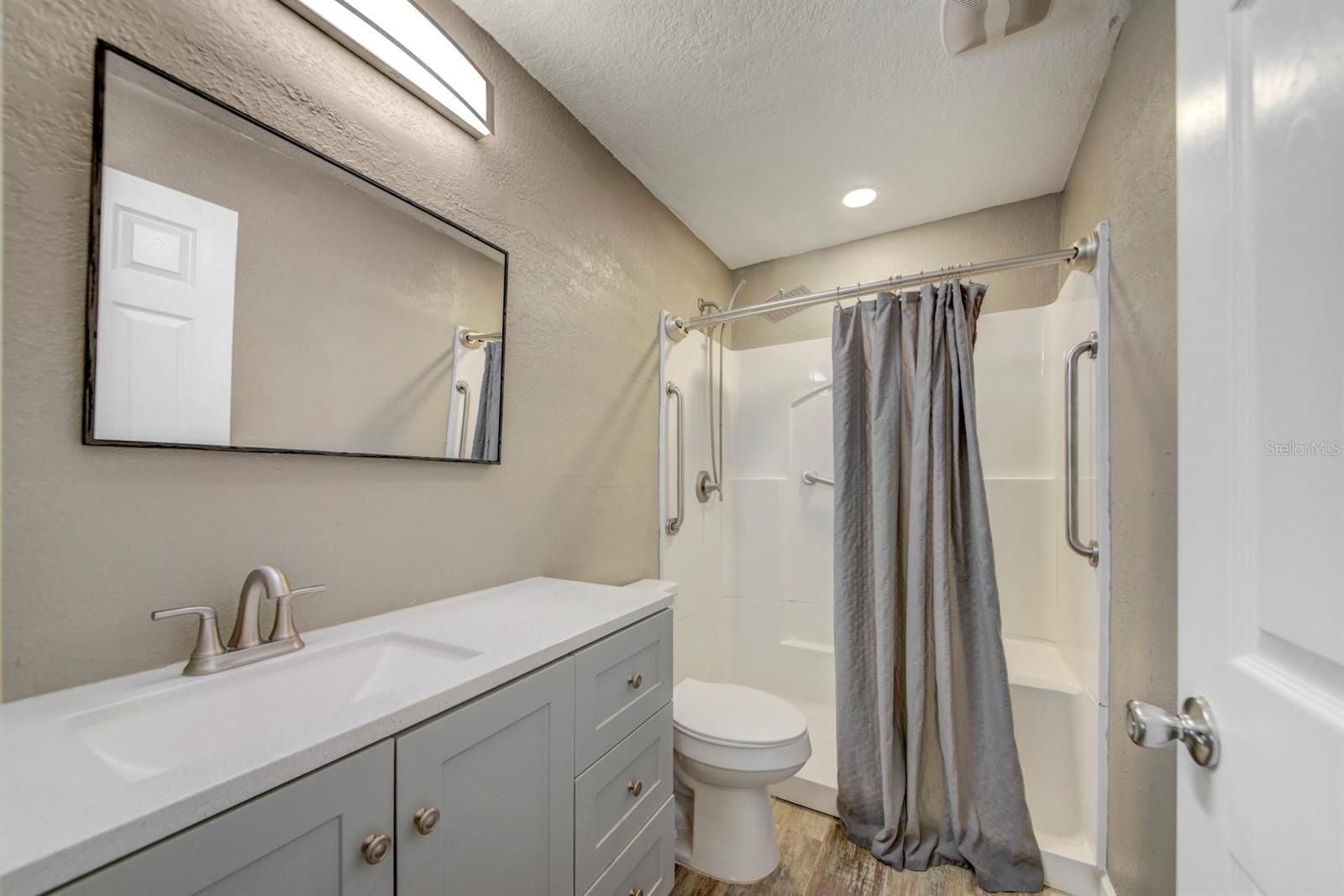 Listing photo id 28 for 4266 Deleon Drive