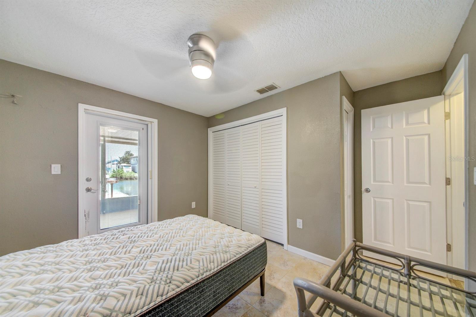 Listing photo id 32 for 4266 Deleon Drive