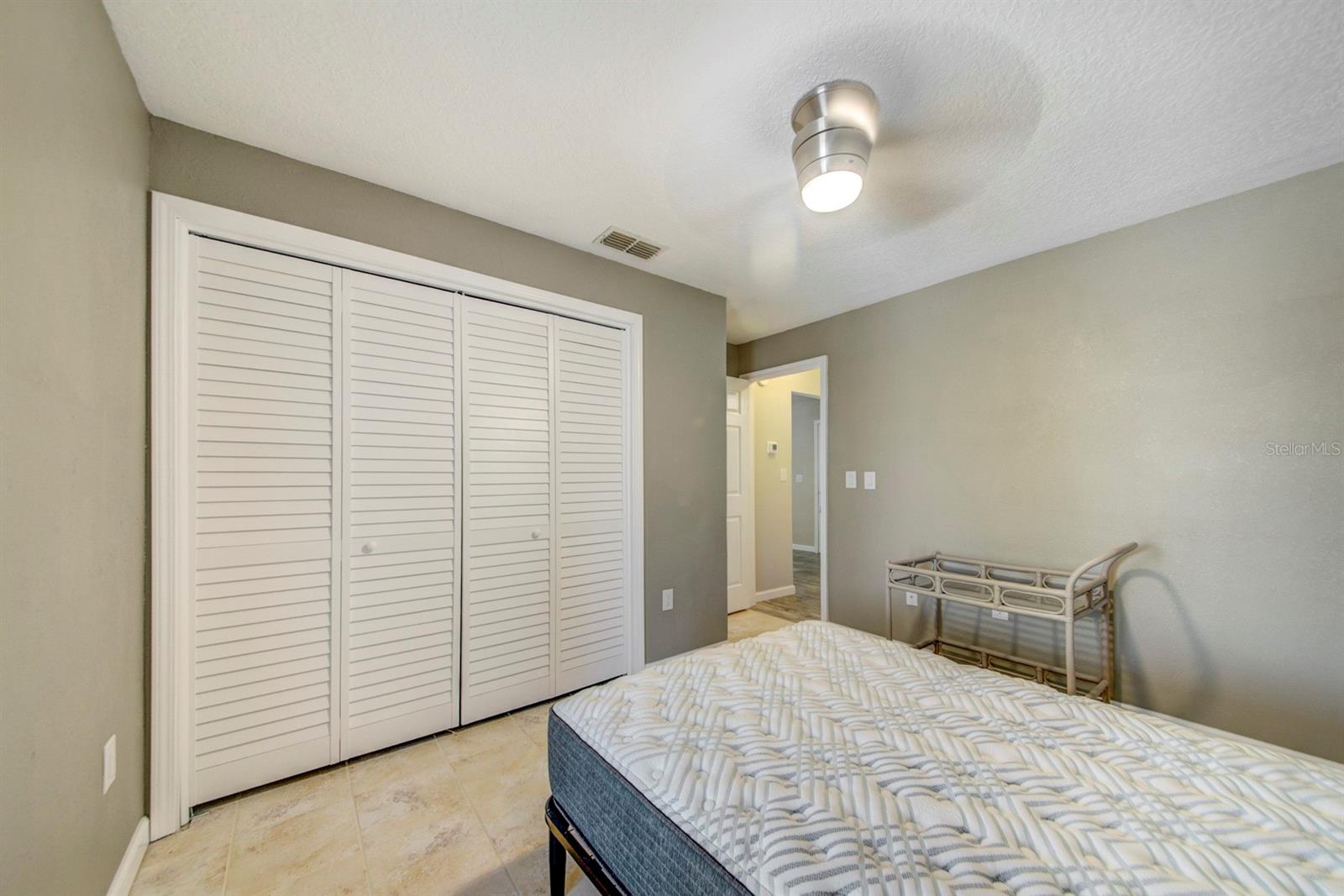 Listing photo id 33 for 4266 Deleon Drive