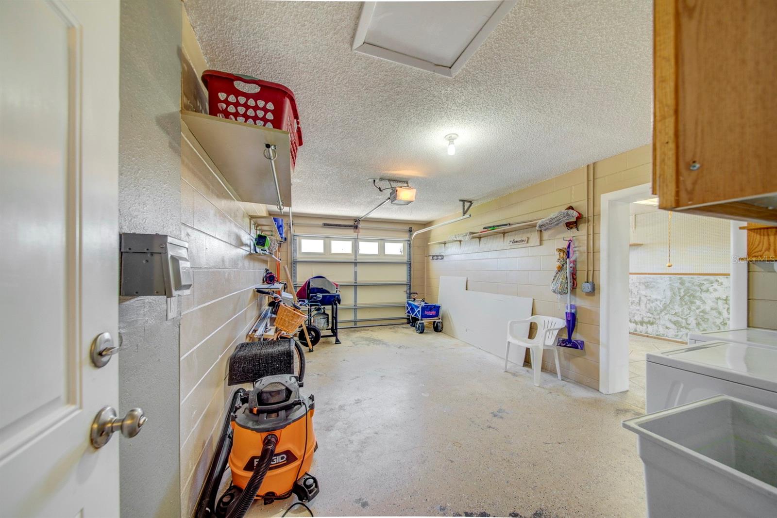 Listing photo id 39 for 4266 Deleon Drive