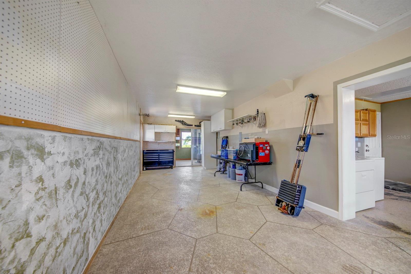 Listing photo id 42 for 4266 Deleon Drive