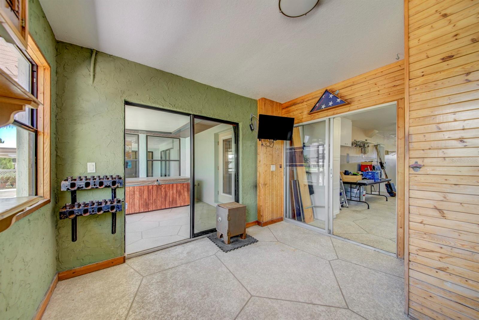 Listing photo id 45 for 4266 Deleon Drive