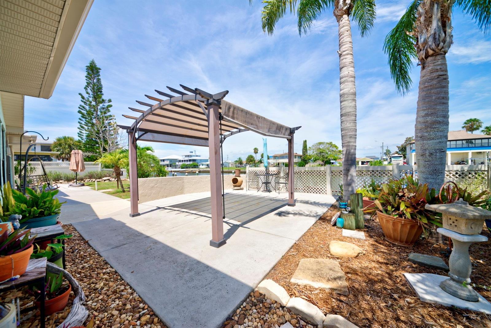 Listing photo id 49 for 4266 Deleon Drive