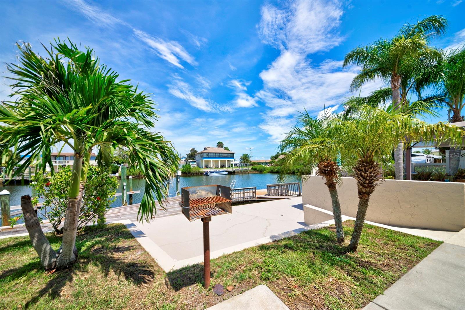 Listing photo id 51 for 4266 Deleon Drive