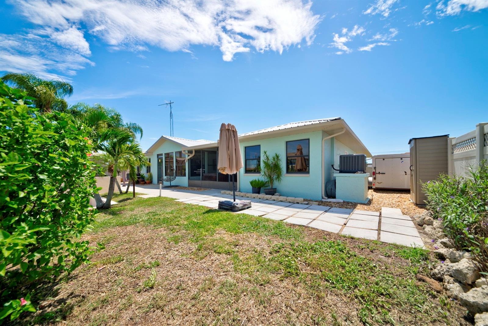 Listing photo id 52 for 4266 Deleon Drive