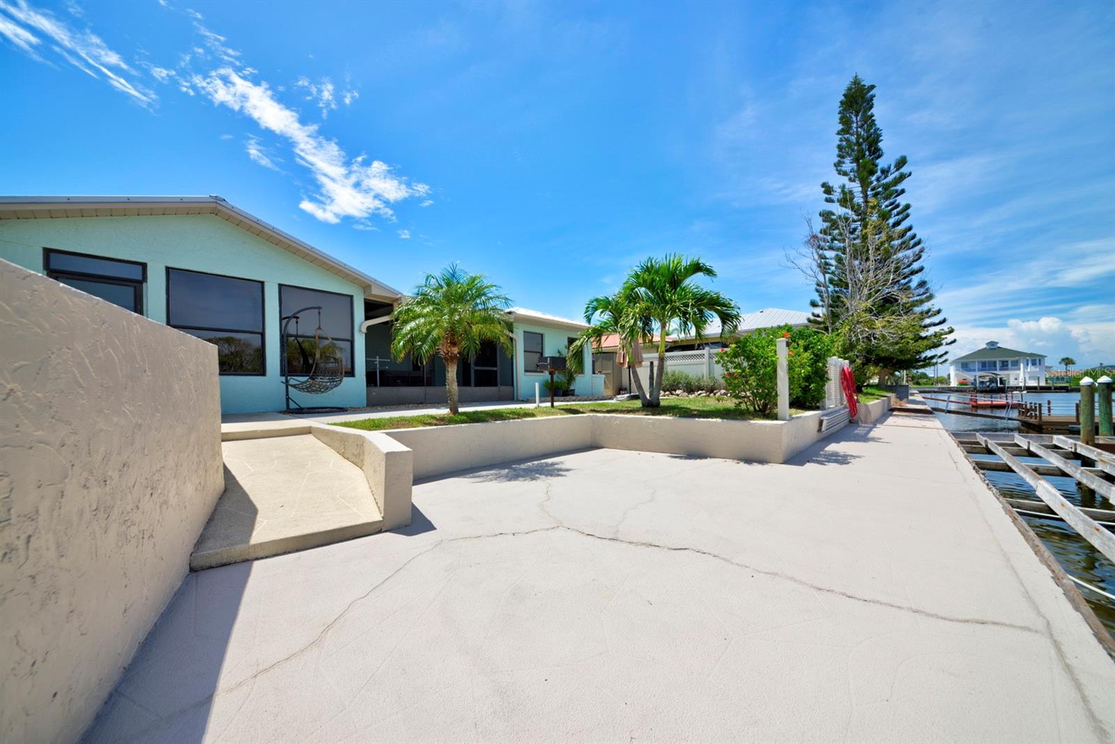 Listing photo id 56 for 4266 Deleon Drive