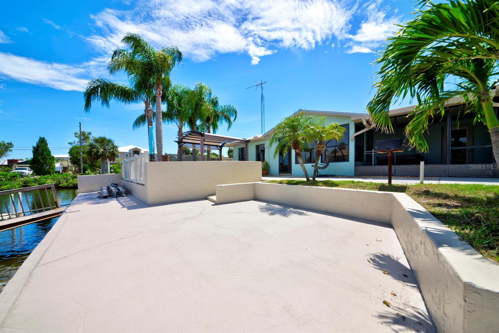Listing photo id 57 for 4266 Deleon Drive