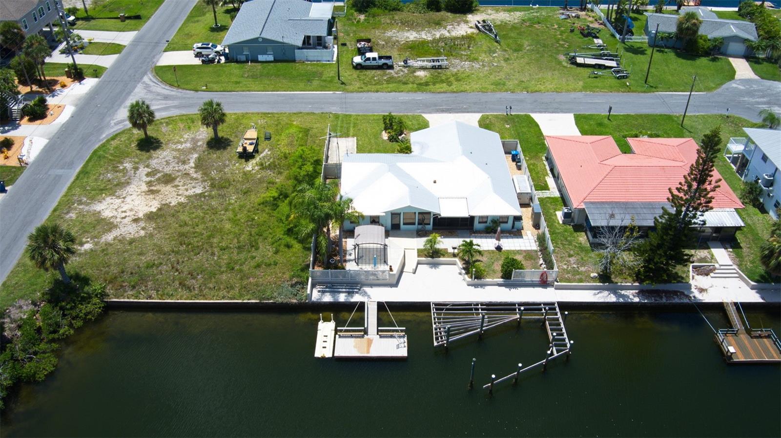 Listing photo id 62 for 4266 Deleon Drive