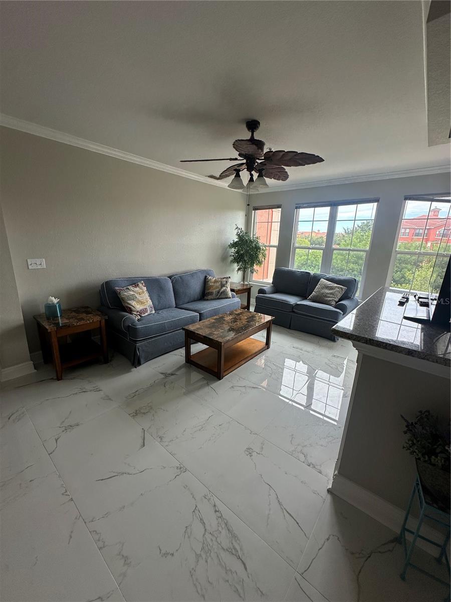 Image 10 of 54 For 2732 Via Murano  529
