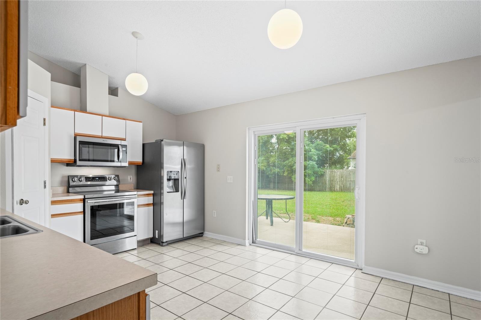 Listing photo id 9 for 11066 Lightwood Street