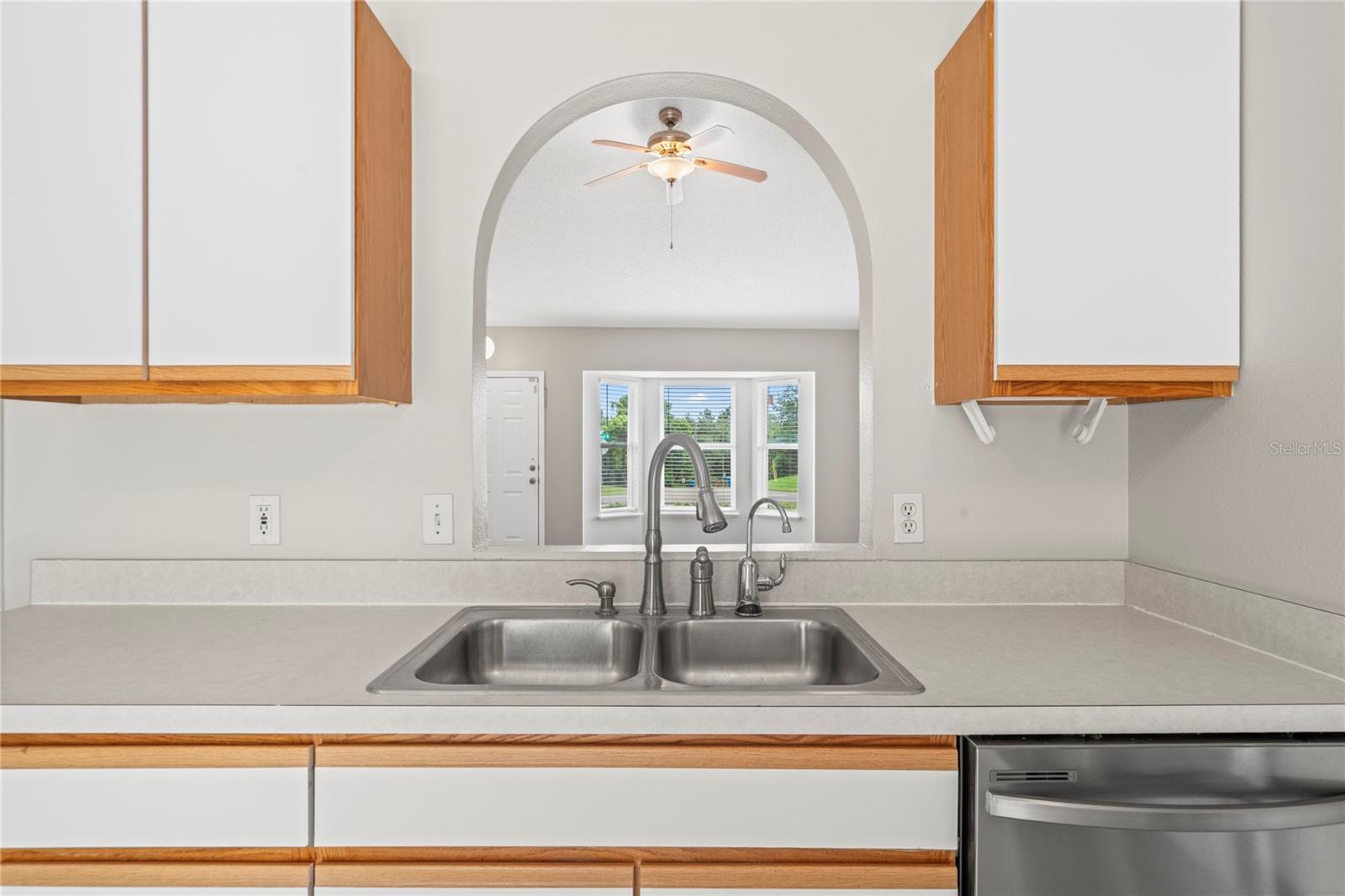 Listing photo id 11 for 11066 Lightwood Street