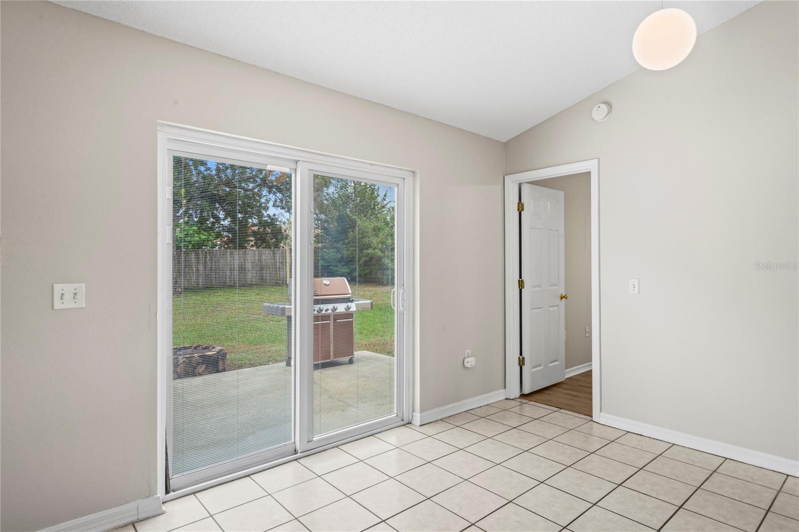 Listing photo id 13 for 11066 Lightwood Street