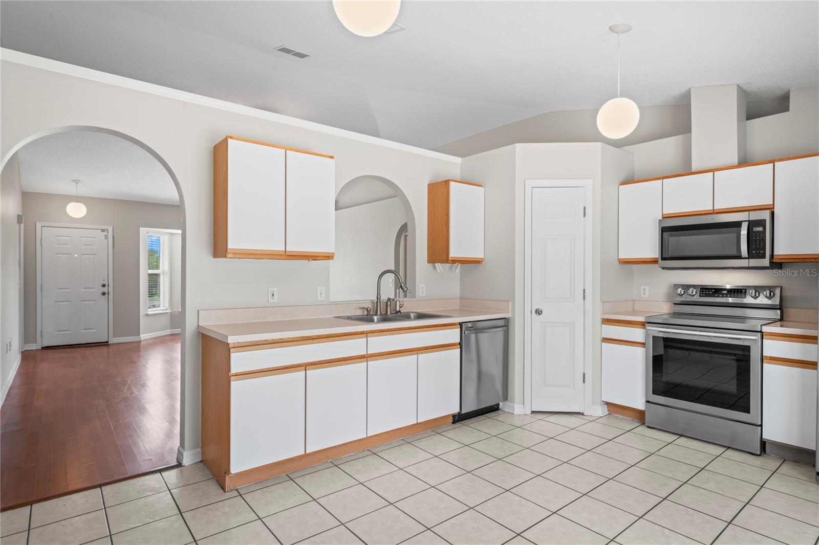 Listing photo id 0 for 11066 Lightwood Street