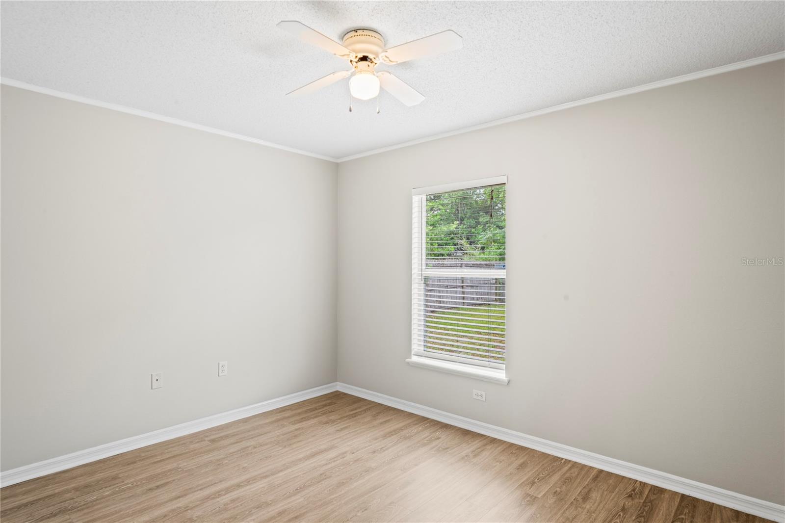 Listing photo id 26 for 11066 Lightwood Street