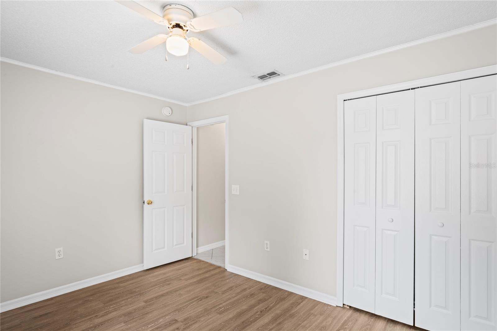 Listing photo id 27 for 11066 Lightwood Street