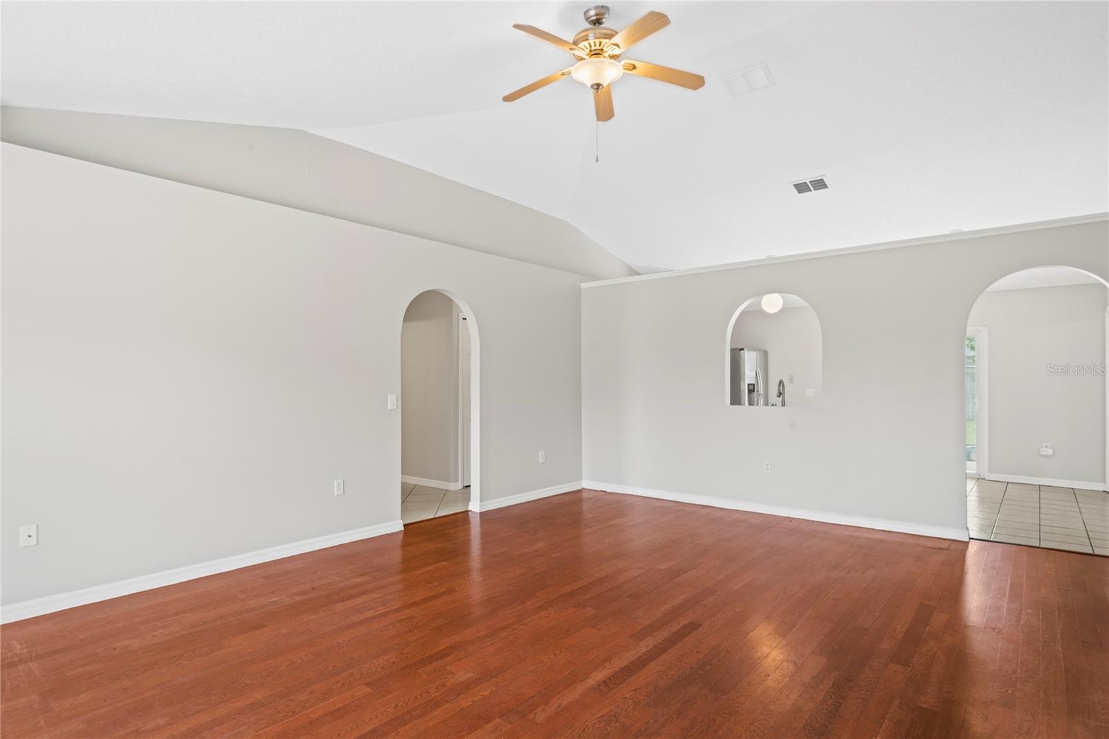 Listing photo id 1 for 11066 Lightwood Street