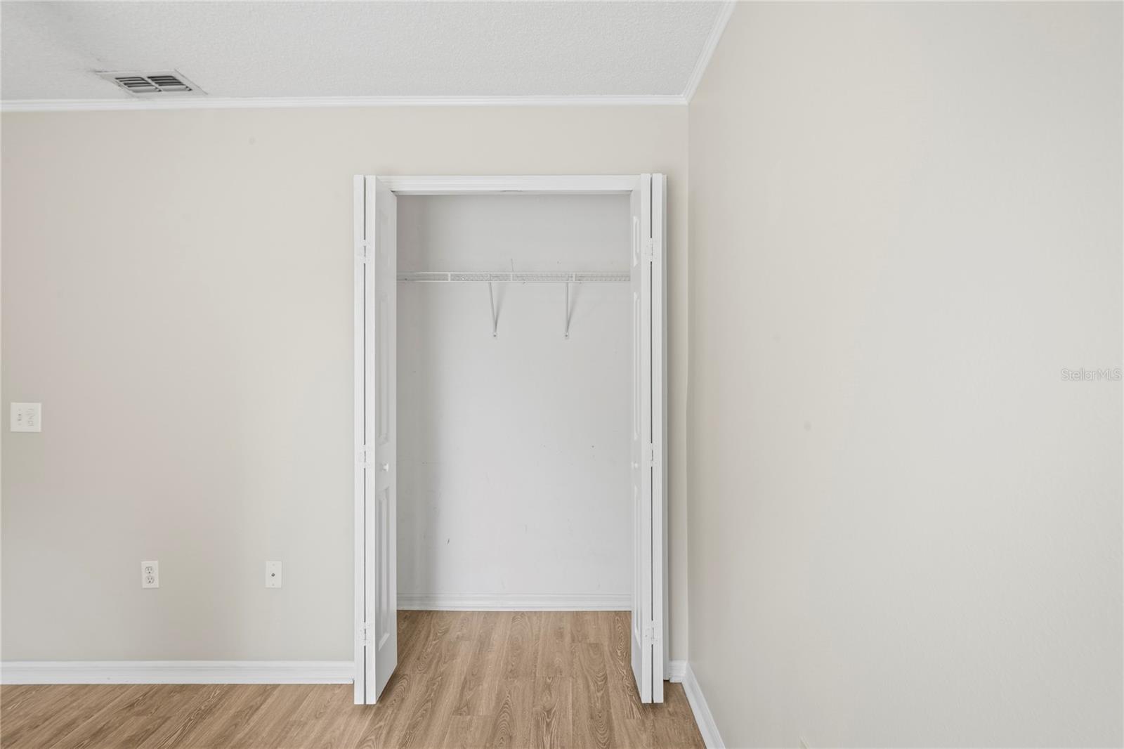 Listing photo id 28 for 11066 Lightwood Street