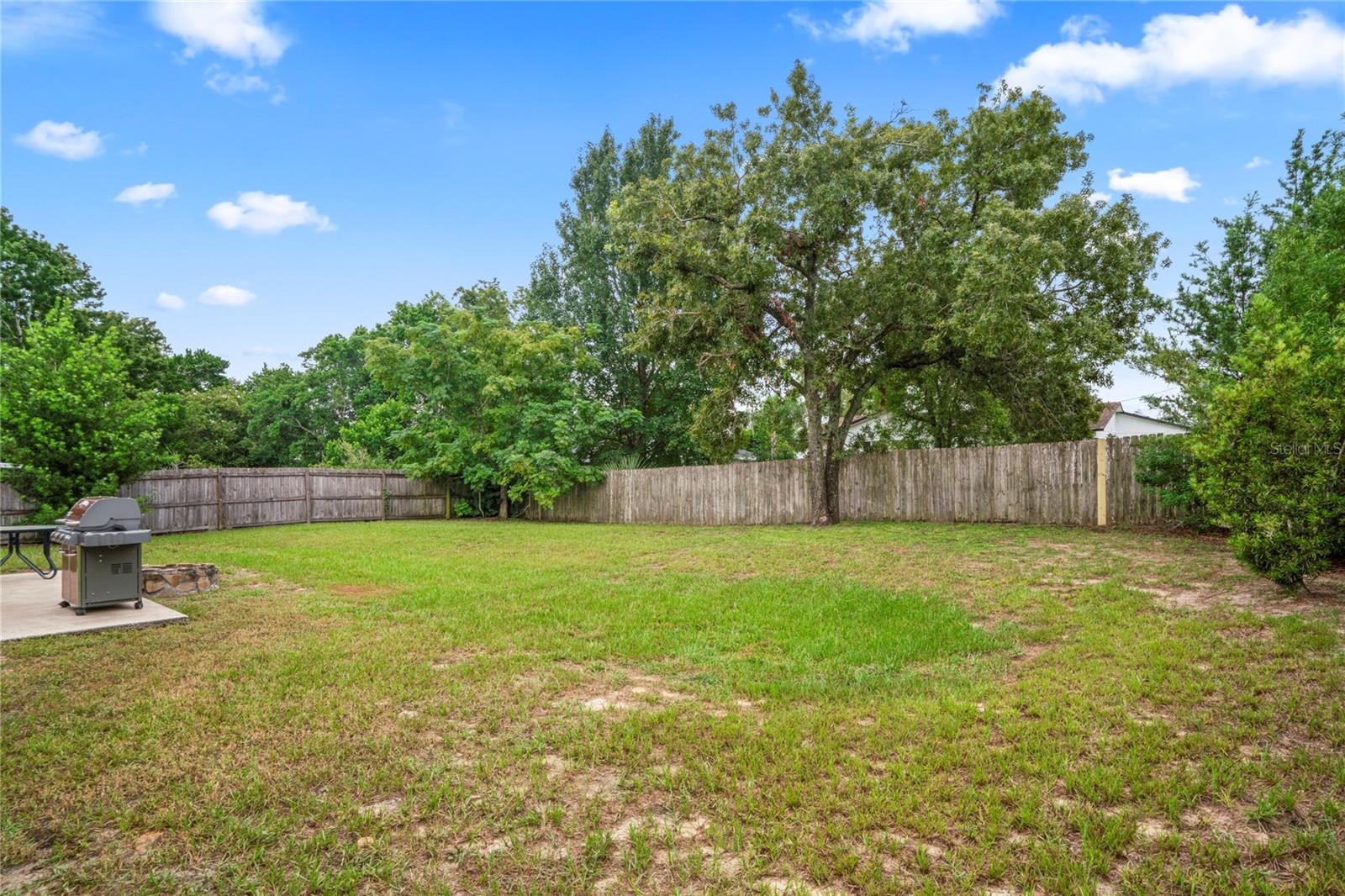 Listing photo id 32 for 11066 Lightwood Street