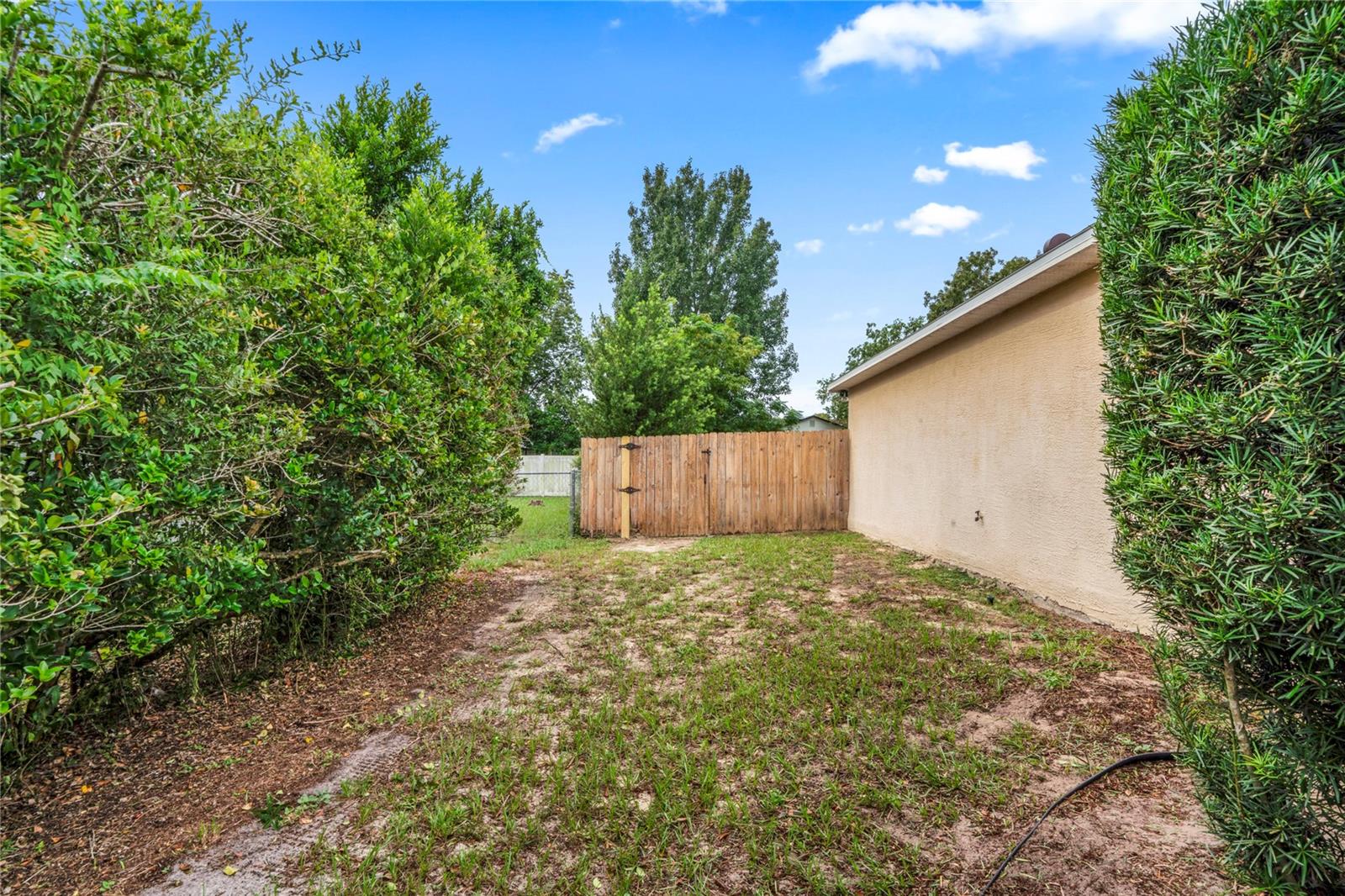 Listing photo id 37 for 11066 Lightwood Street