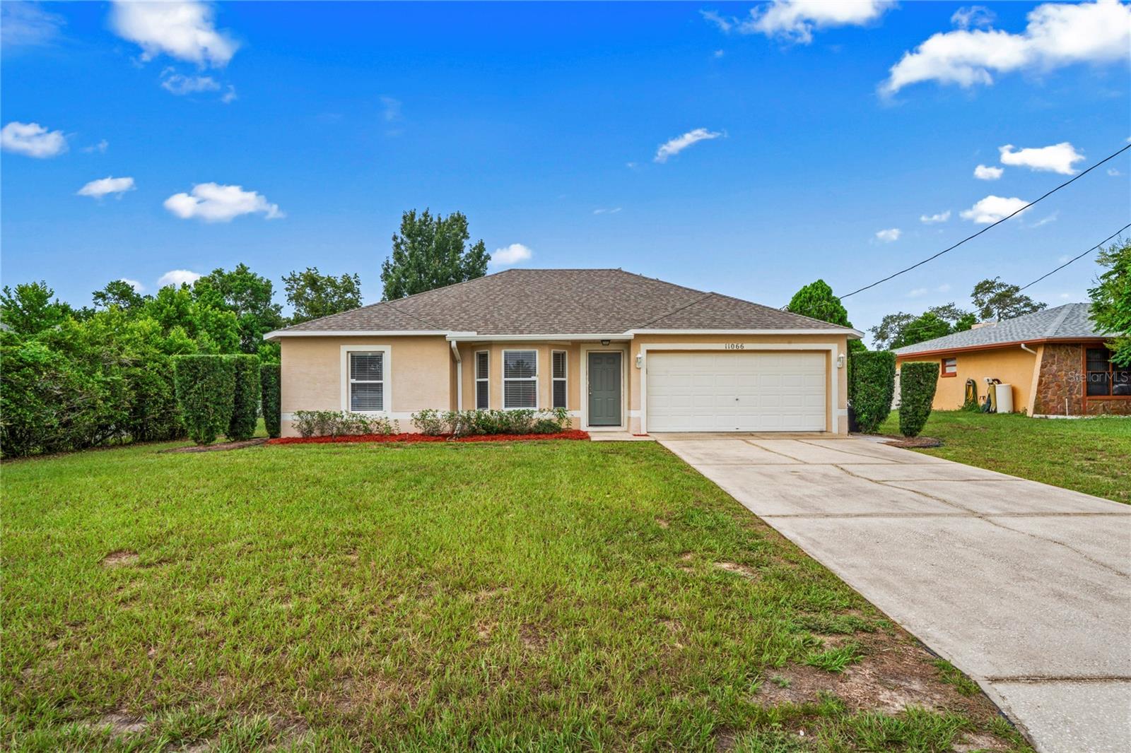 Listing photo id 3 for 11066 Lightwood Street