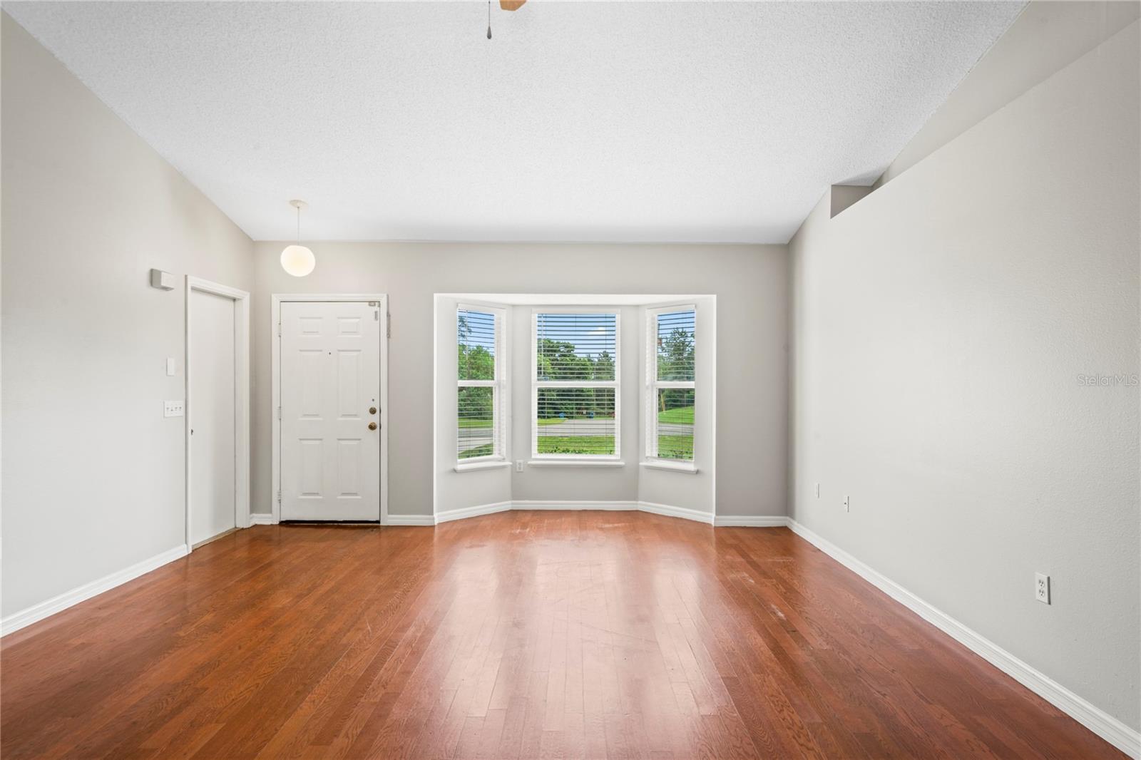 Listing photo id 6 for 11066 Lightwood Street