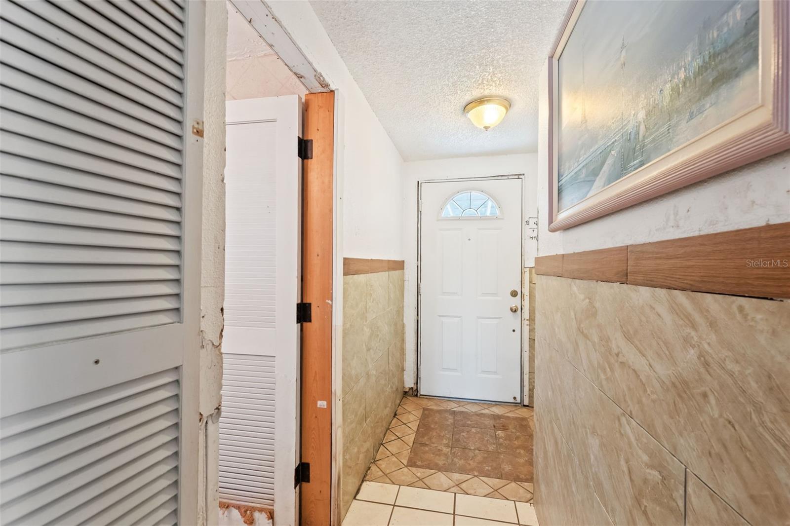 Image 4 of 48 For 5853 Mariposa Drive