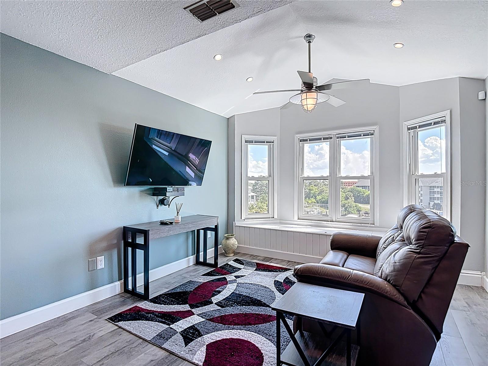 Image 31 of 75 For 5722 Biscayne Court 304