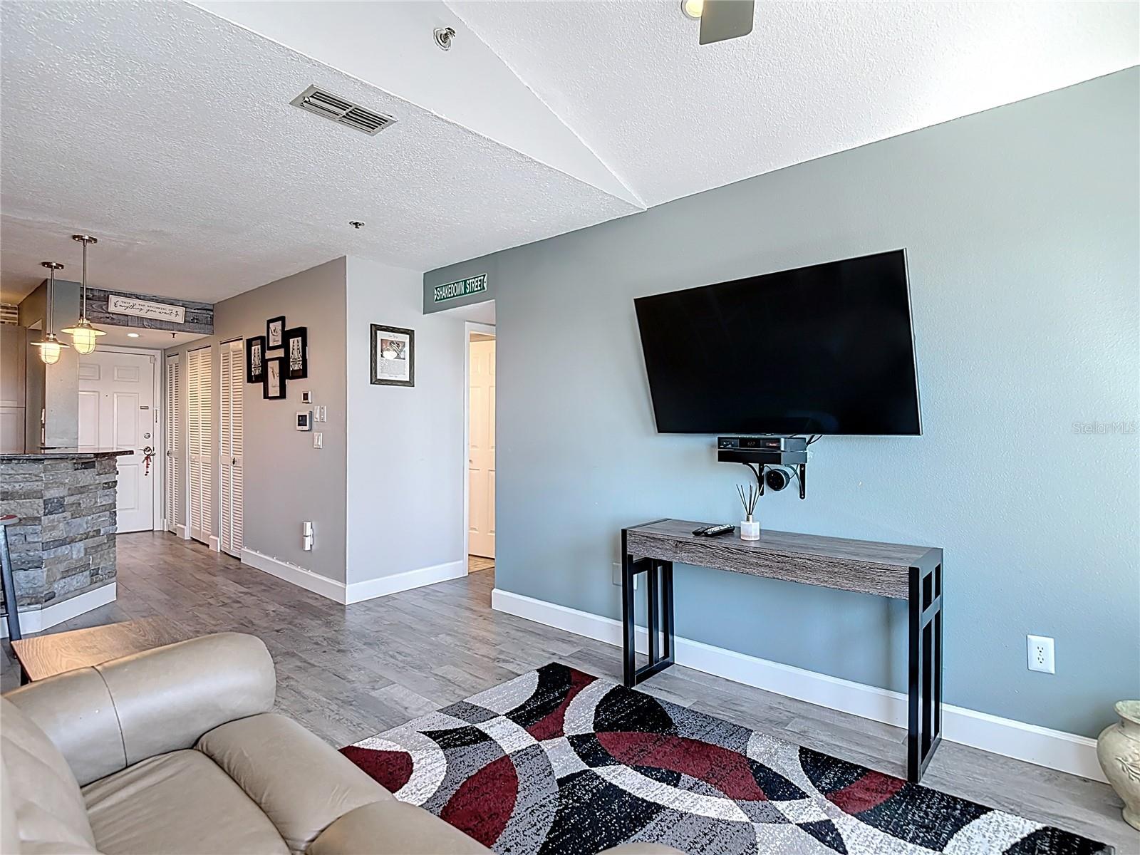 Image 37 of 75 For 5722 Biscayne Court 304