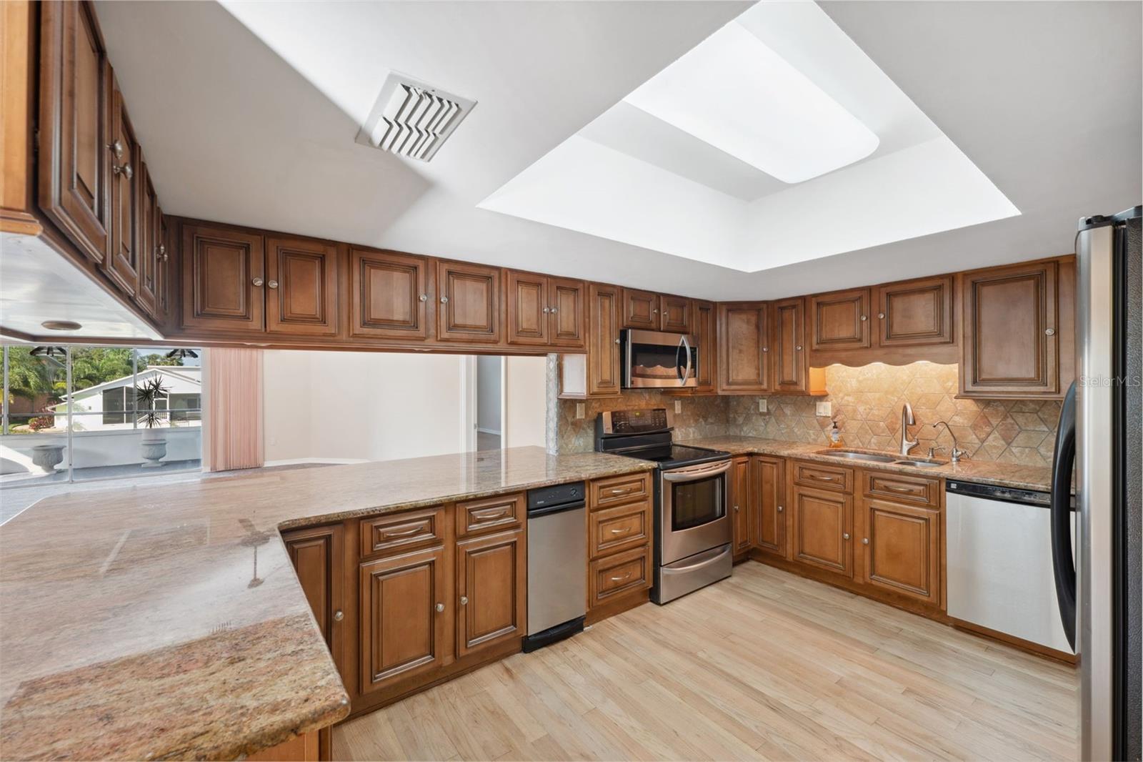 Image 14 of 84 For 6225 Bayside Drive