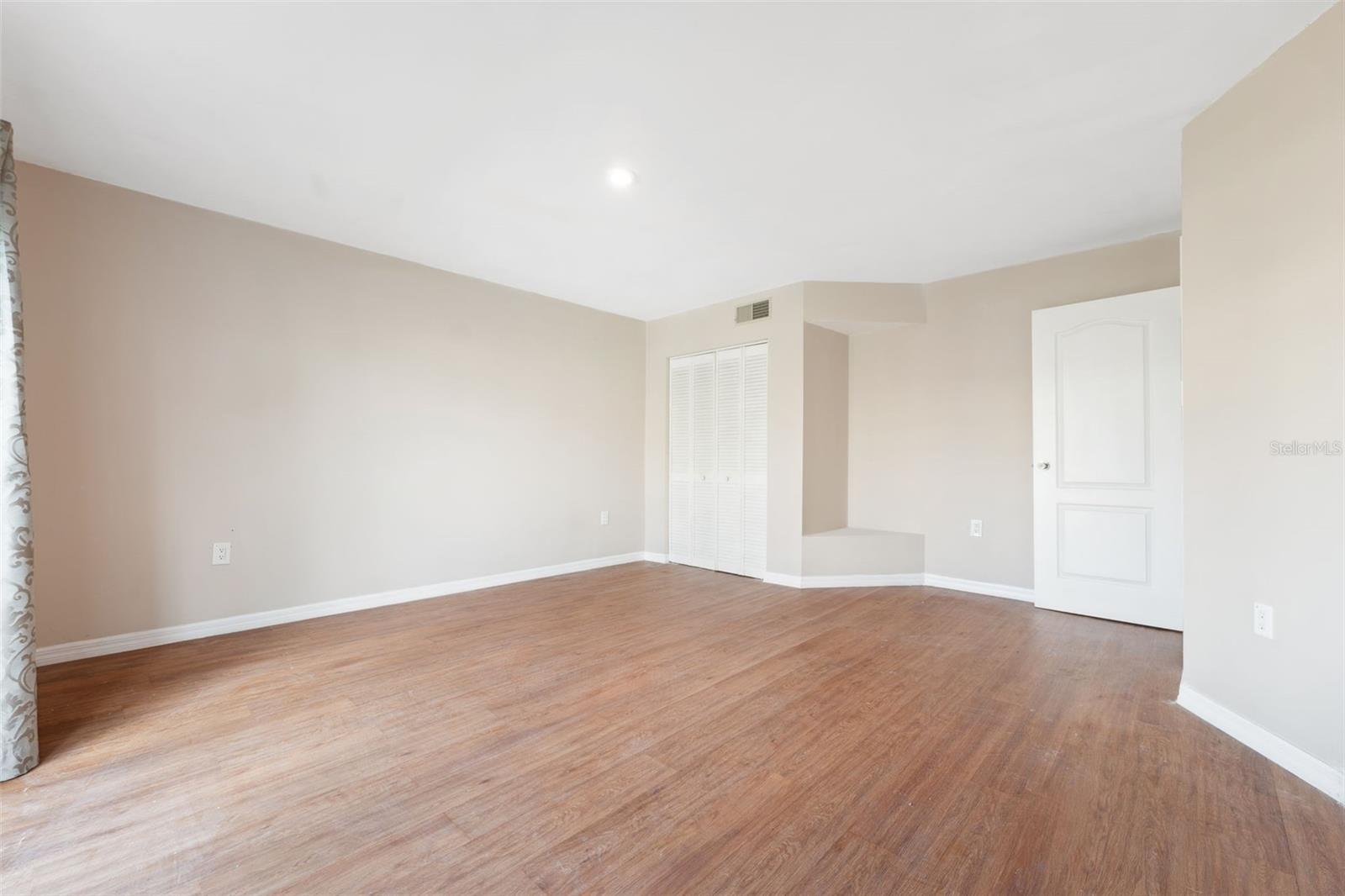 Image 41 of 84 For 6225 Bayside Drive