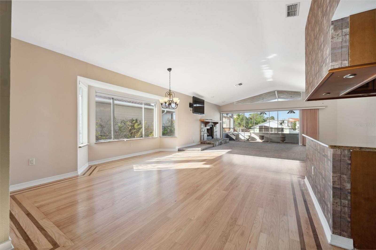 Image 6 of 84 For 6225 Bayside Drive