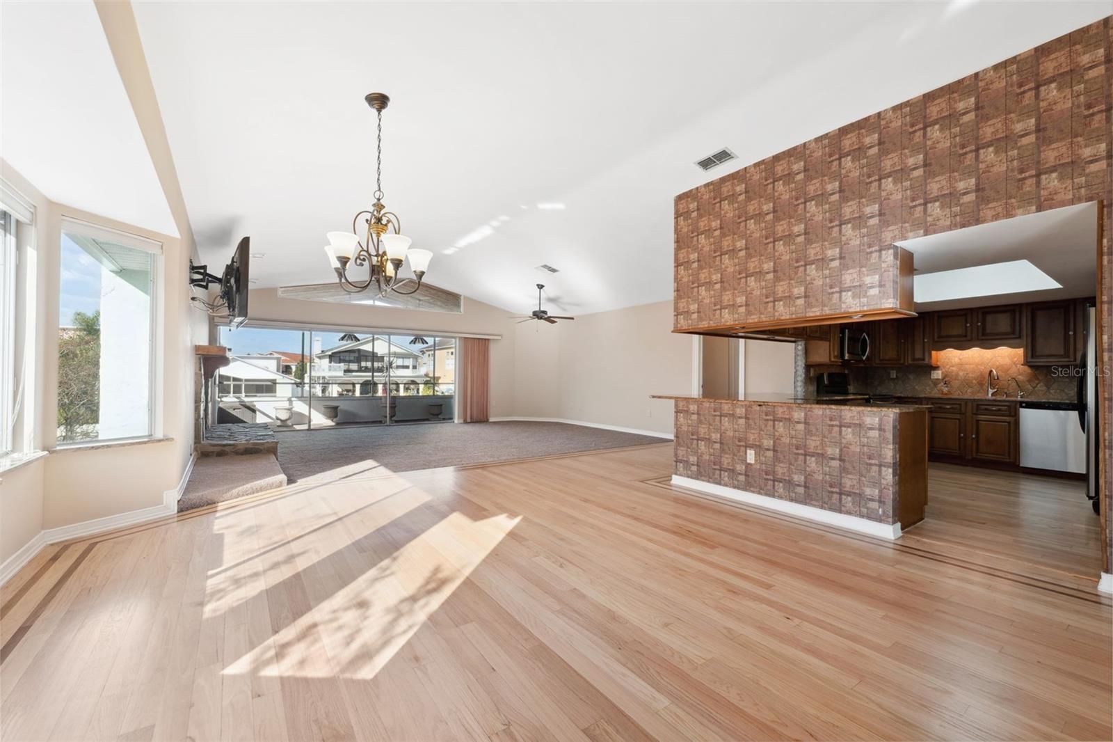 Image 7 of 84 For 6225 Bayside Drive