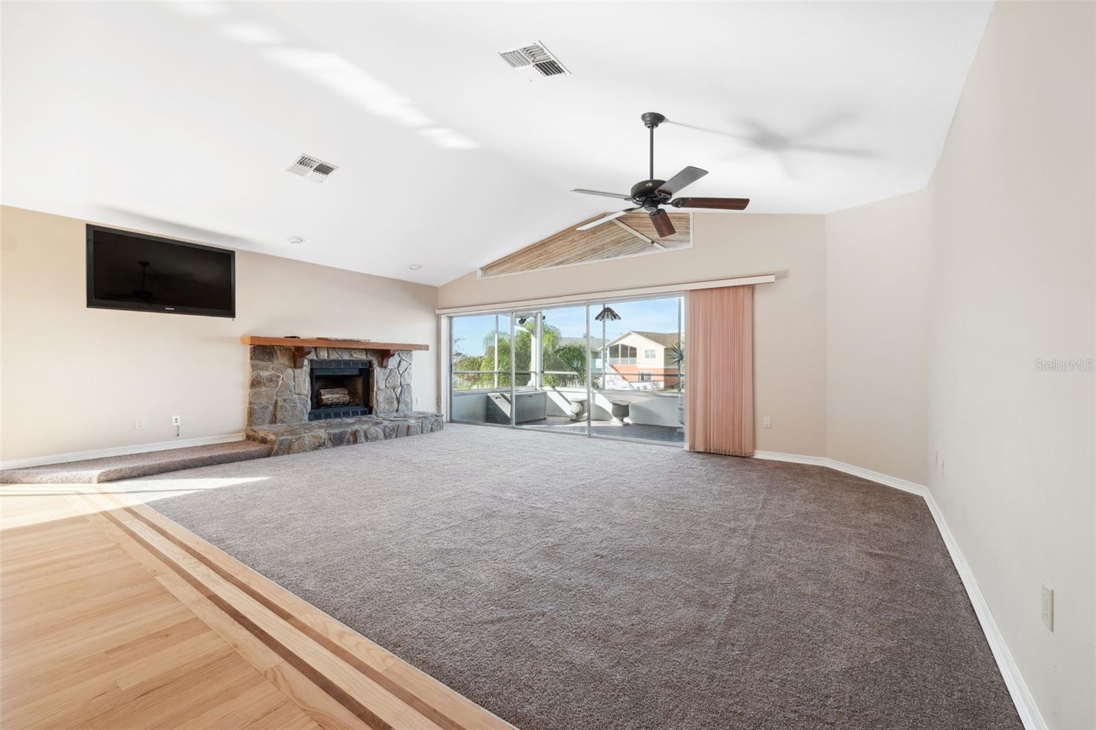 Image 9 of 84 For 6225 Bayside Drive