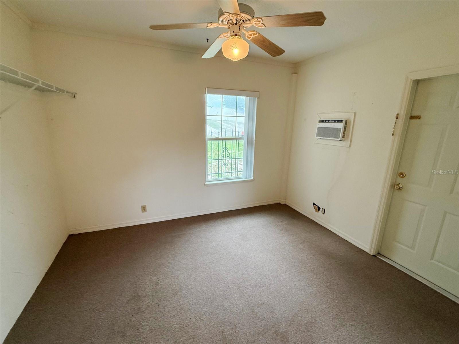 Image 15 of 17 For 12043 Linden Drive