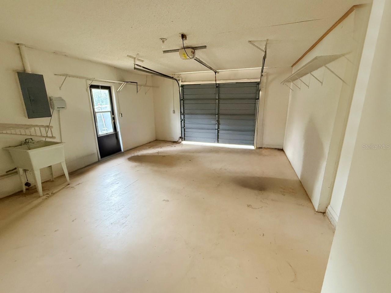 Image 16 of 17 For 12043 Linden Drive